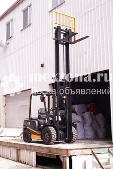 BOULDER Вилочный погрузчик Boulder FL30 с двигателем BOULDER