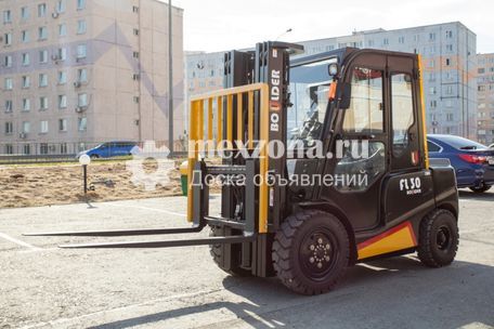 BOULDER Вилочный погрузчик Boulder FL30 с кабиной