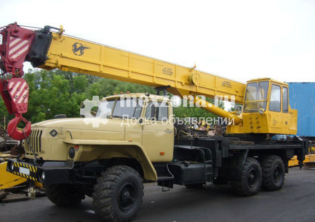 Челябинец 25 тонн, стрела 22 и 28 метров. (Вездеход).