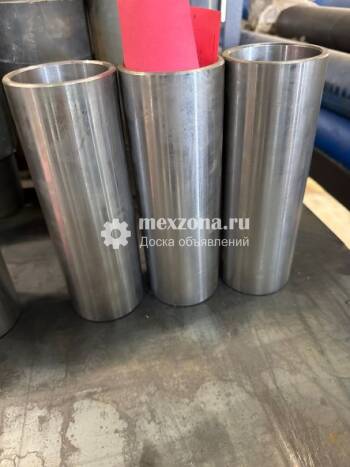 - Втулка нижней опоры Д1-105.068.01